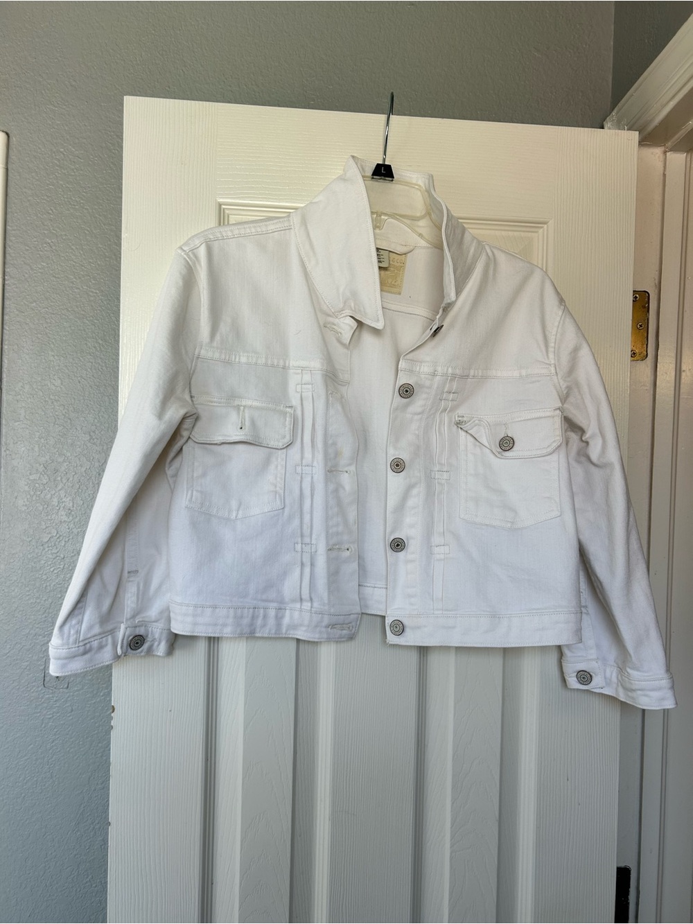 White Denim Cropped Trucker Jacket by Levi's